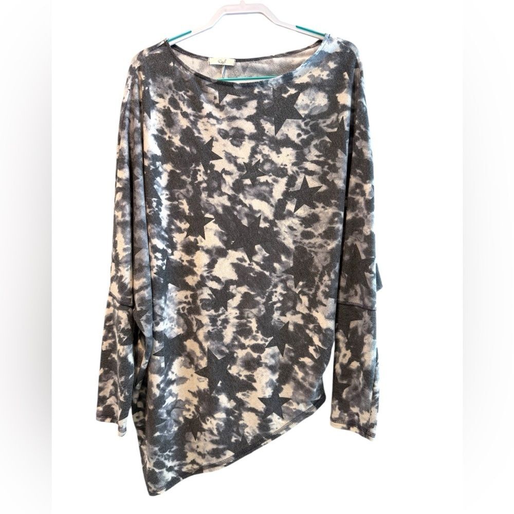 Easel Los Angeles Stars Soft Knit Dolman Sleeve Top Gray Off White Size Medium‎